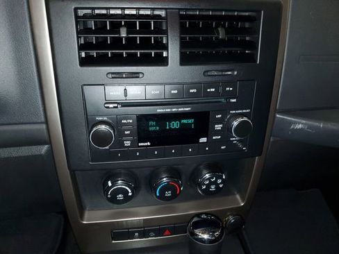 Used 2012 Jeep Liberty Sport image 18