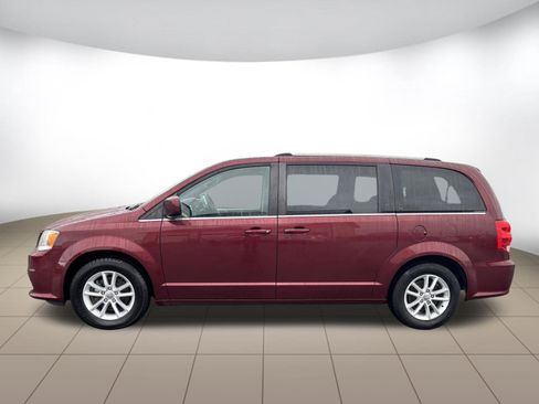 Used 2019 Dodge Grand Caravan SXT image 4
