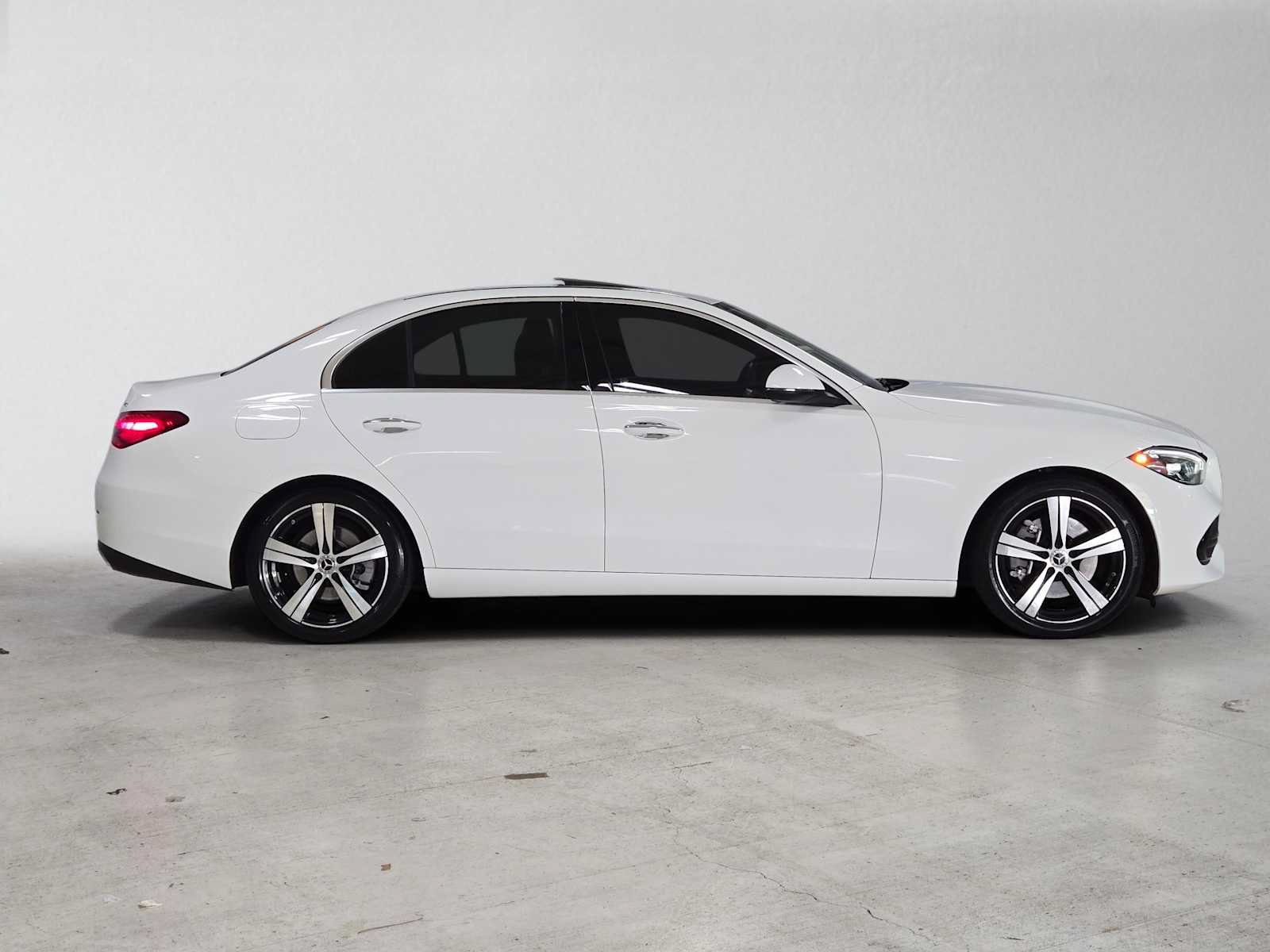 Used 2023 Mercedes-Benz C 300 4MATIC Sedan image 2