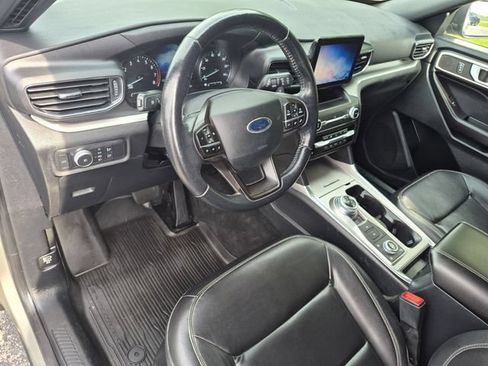 Used 2020 Ford Explorer XLT w/ Equipment Group 202A AWD/4WD image 10