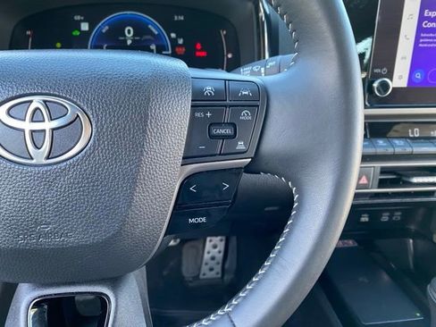 Used 2025 Toyota Camry SE image 22