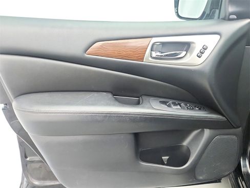 Used 2017 Nissan Pathfinder Platinum image 21