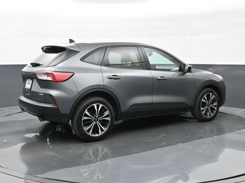 Used 2022 Ford Escape SE w/ SE Sport Appearance Package AWD/4WD image 4
