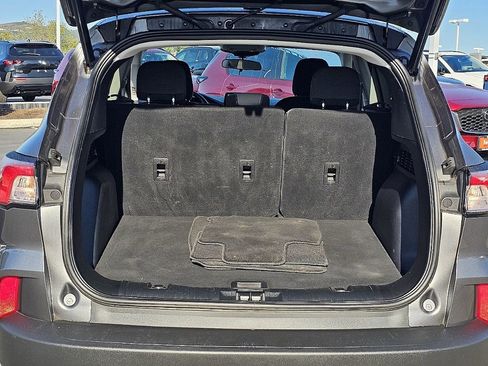 Used 2022 Ford Escape SE w/ Convenience Package FWD image 11