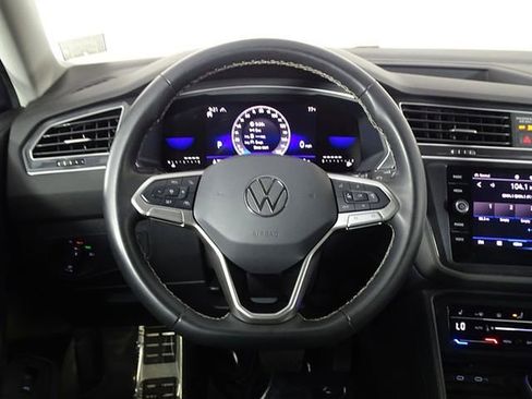 Used 2024 Volkswagen Tiguan SE image 22