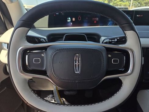 New 2026 Lincoln Navigator Premiere image 19