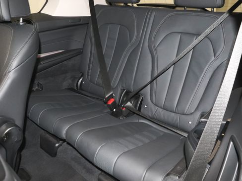 Used 2022 BMW X7 xDrive40i w/ Premium Package image 26