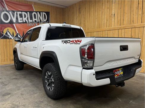 Used 2022 Toyota Tacoma TRD Off-Road w/ Technology Package AWD/4WD image 9