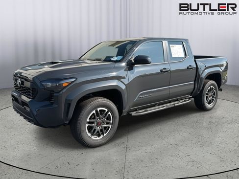 Used 2025 Toyota Tacoma TRD Sport RWD image 2