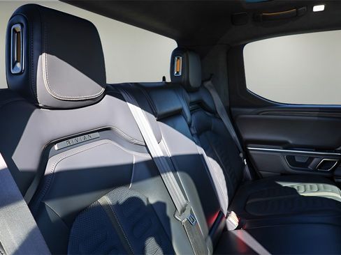 Used 2023 Rivian R1T Adventure image 16