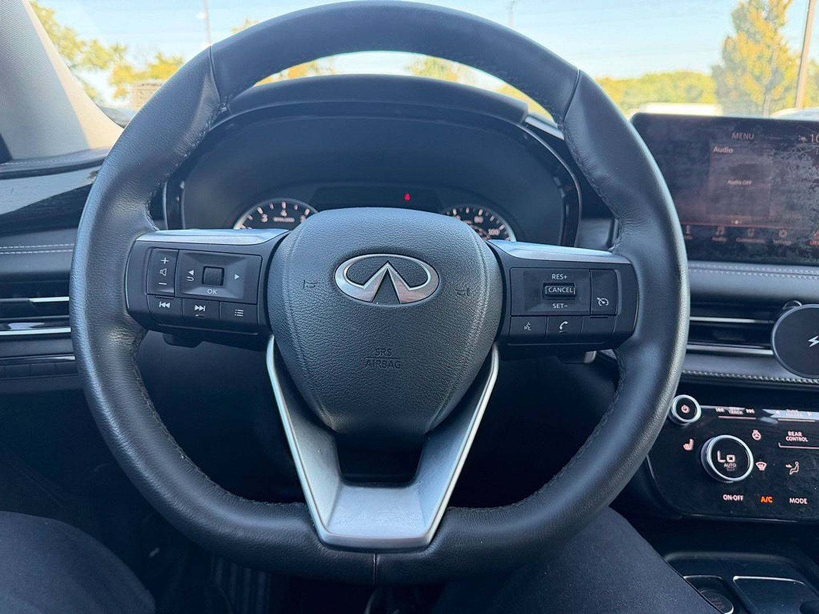 Certified 2023 INFINITI QX60 Luxe w/ Performance Audio Package AWD/4WD image 15