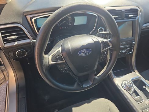 Used 2020 Ford Fusion SE image 8