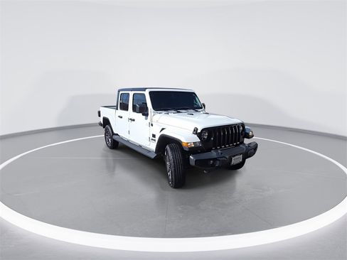Used 2022 Jeep Gladiator Sport image 2