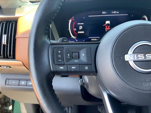 Used 2023 Nissan Pathfinder Platinum FWD image 24