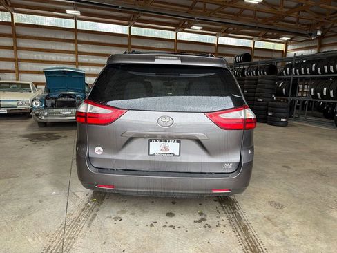 Used 2017 Toyota Sienna XLE AWD/4WD image 9