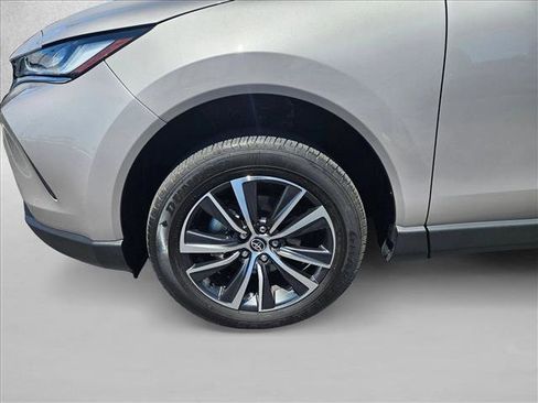 Used 2023 Toyota Venza LE AWD/4WD image 22