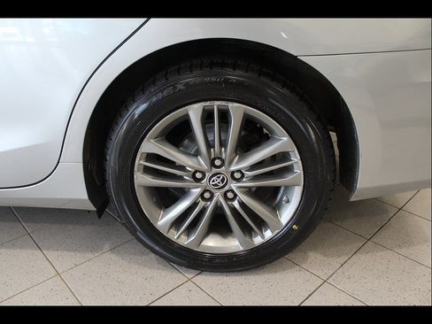Used 2015 Toyota Camry SE FWD image 12