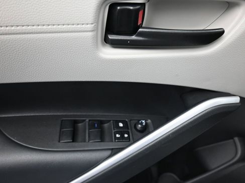 Certified 2022 Toyota Corolla Cross LE image 7