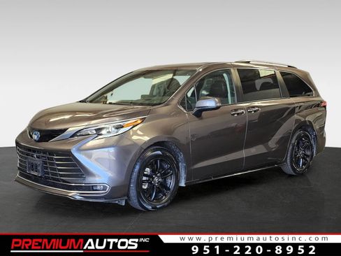 Used 2023 Toyota Sienna Platinum AWD/4WD image 1