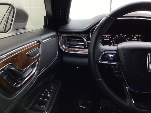 Used 2017 Lincoln Continental Premiere image 32