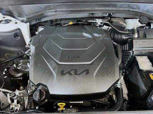 Certified 2025 Kia Telluride EX w/ EX Captain's Chair Package FWD image 36