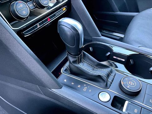 Used 2023 Volkswagen Atlas SEL Premium image 16