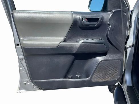Used 2020 Toyota Tacoma SR image 11