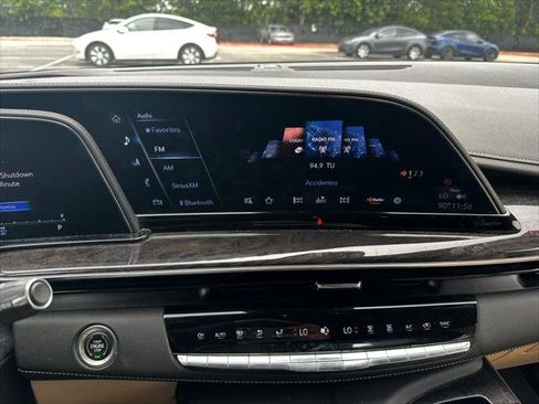 Used 2022 Cadillac Escalade Premium Luxury AWD/4WD image 23