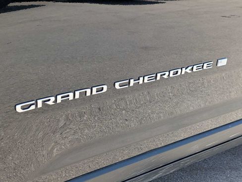 Used 2025 Jeep Grand Cherokee L Limited w/ Trailer Tow Package AWD/4WD image 10