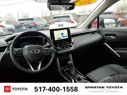 Used 2025 Toyota Corolla Cross XLE AWD/4WD image 13