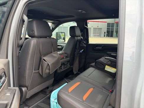 Used 2025 GMC Sierra 2500 AT4 w/ AT4 Premium Plus Package AWD/4WD image 11