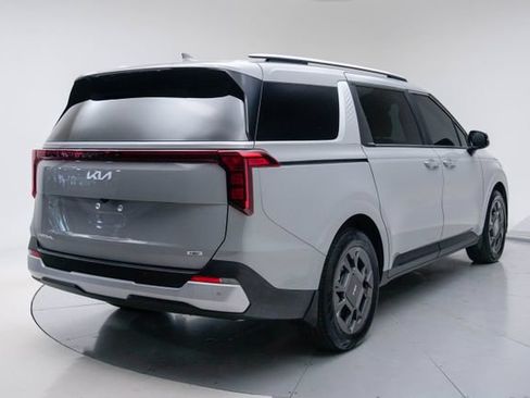 Used 2025 Kia Carnival EX FWD image 14