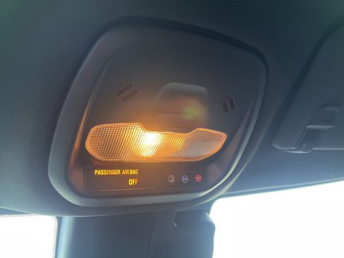 Certified 2025 Chevrolet Trax RS image 31