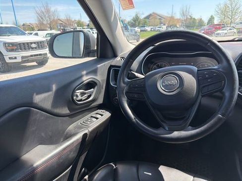 Used 2019 Jeep Cherokee Trailhawk w/ Cold Weather Group AWD/4WD image 19