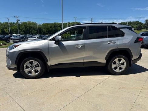 Used 2019 Toyota RAV4 XLE w/ Convenience Package AWD/4WD image 4