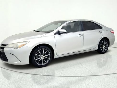 Used 2015 Toyota Camry XSE FWD image 4