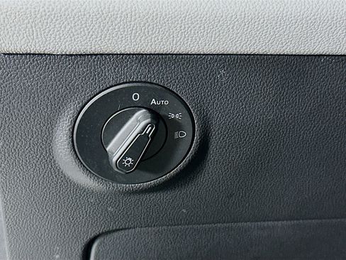 Used 2023 Volkswagen Taos SE image 17