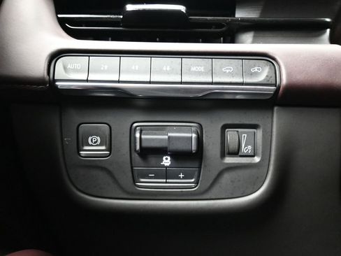 Used 2023 Cadillac Escalade ESV Sport Platinum w/ LPO, ONYX Package image 31