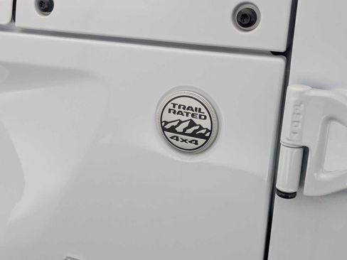 Used 2023 Jeep Wrangler Sahara AWD/4WD image 12