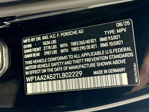 Certified 2026 Porsche Macan AWD/4WD image 36