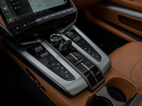 New 2025 Aston Martin Vanquish image 27