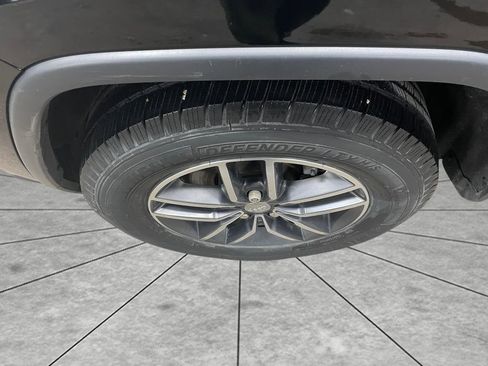 Used 2018 Jeep Grand Cherokee Limited image 18