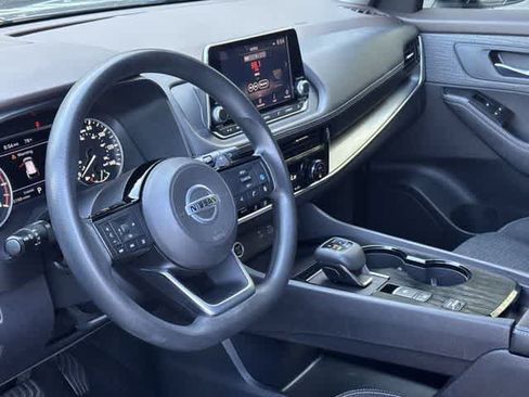 Used 2021 Nissan Rogue SV FWD image 2