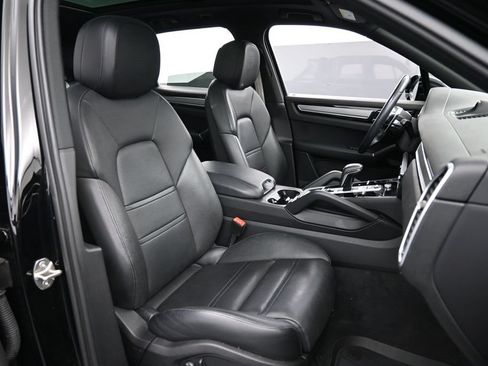 Certified 2023 Porsche Cayenne Platinum Edition AWD/4WD image 30