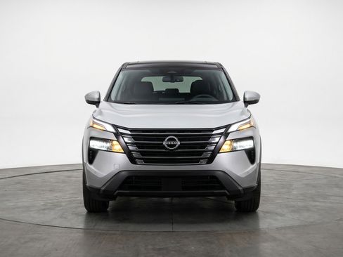 Used 2025 Nissan Rogue SV AWD/4WD image 2