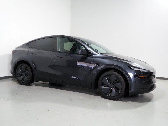 Used 2026 Tesla Model Y Long Range AWD/4WD image 1