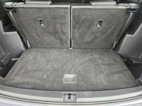 Used 2025 Volkswagen Atlas SE AWD/4WD image 10