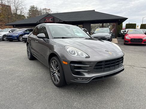 Used 2015 Porsche Macan Turbo image 10