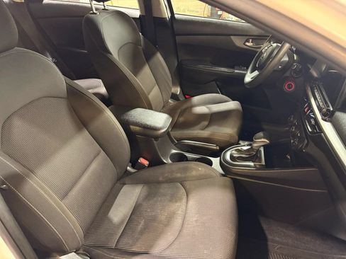 Used 2020 Kia Forte LXS FWD image 19