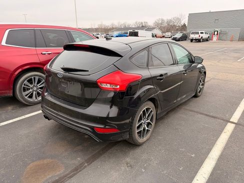 Used 2017 Ford Focus SE w/ SE Sport Package image 6